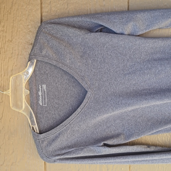 Eddie Bauer Gray Heather V-neck Long Sleeve T-shirt Medium M - Picture 3 of 9